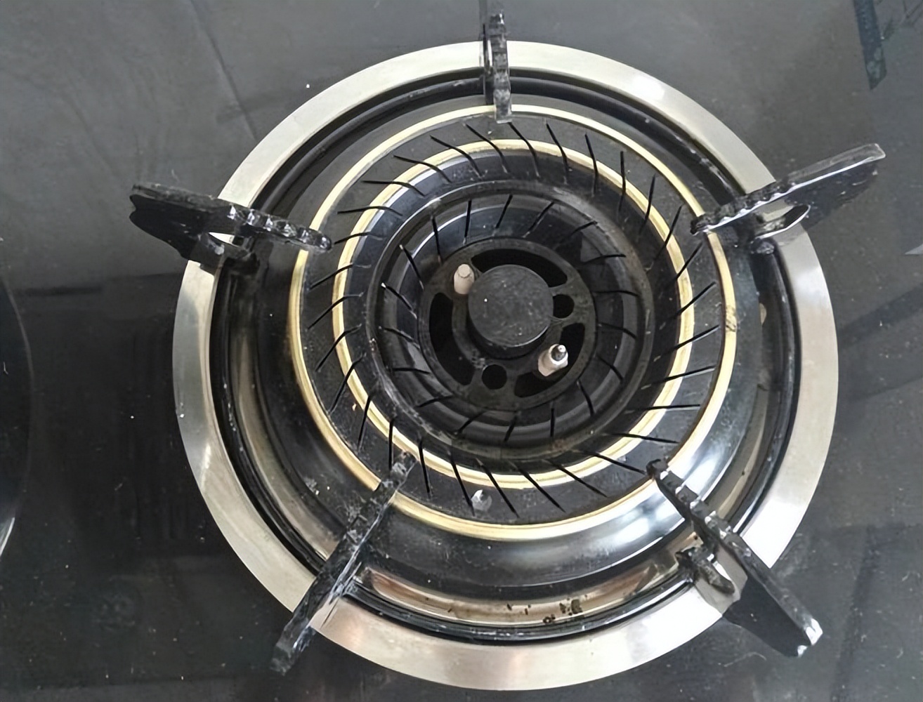 Gas stove won't fire? The maintenance master teaches you a trick, which