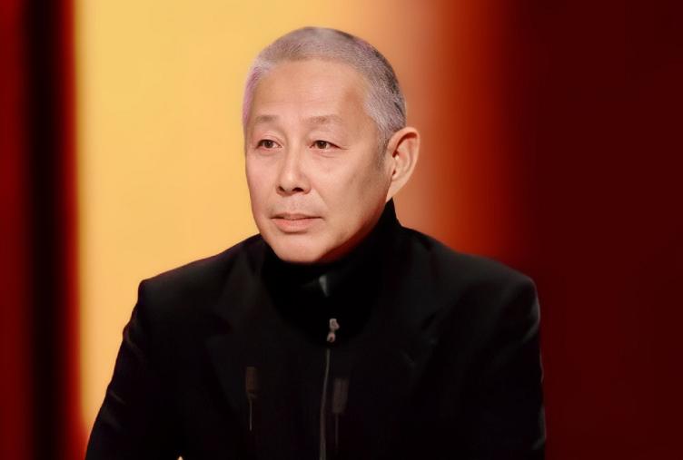 67-year-old Chen Daoming has been out for a long time. His white hair ...