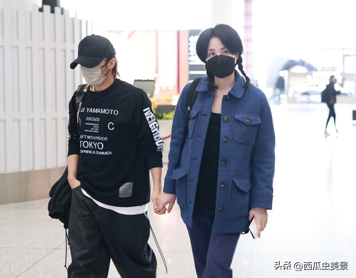 Faye Wong and Nicholas Tse appeared at the airport hand in hand and ...