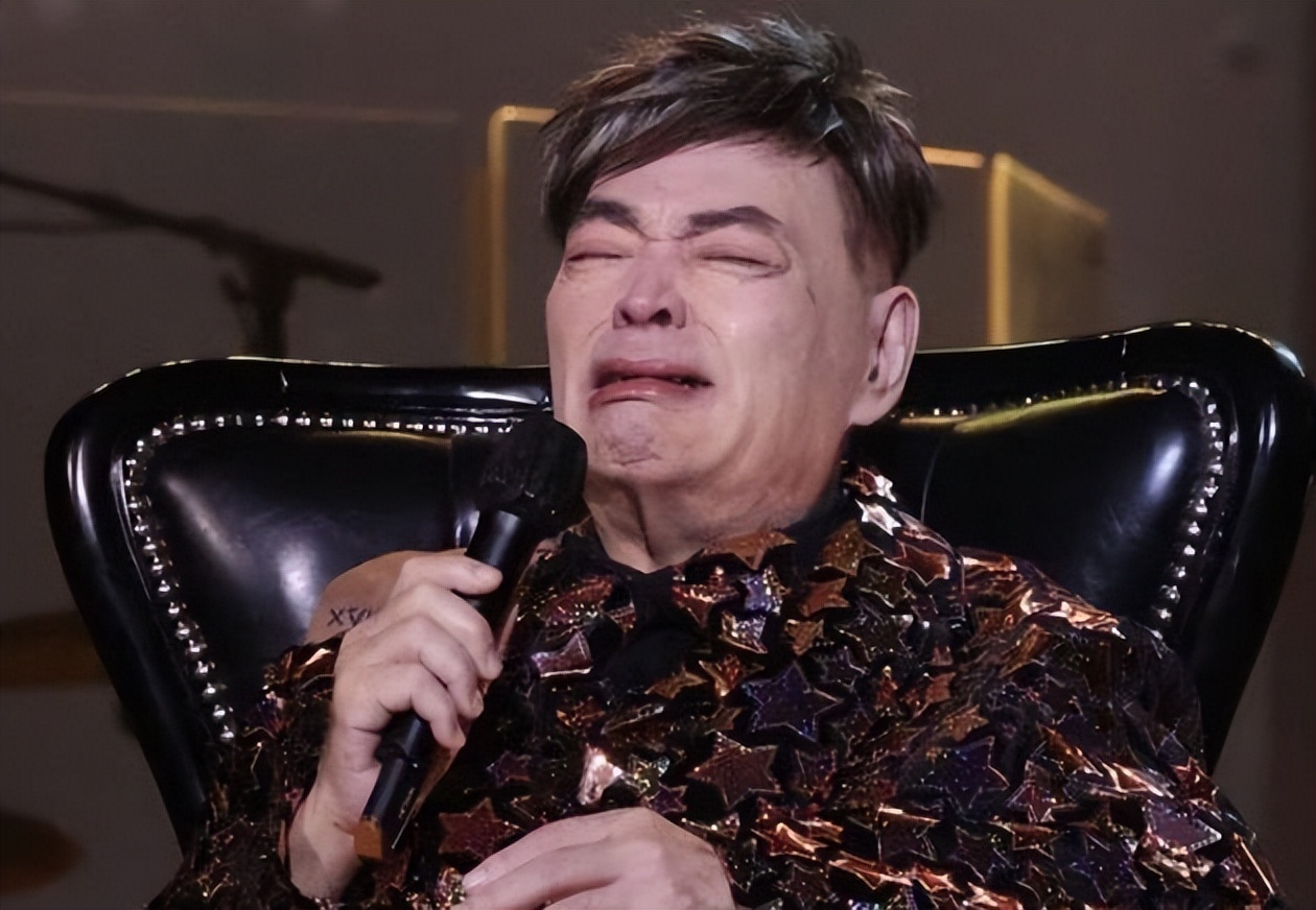 Annoyed!A well-known singer in Hong Kong sings in a wheelchair and was ...