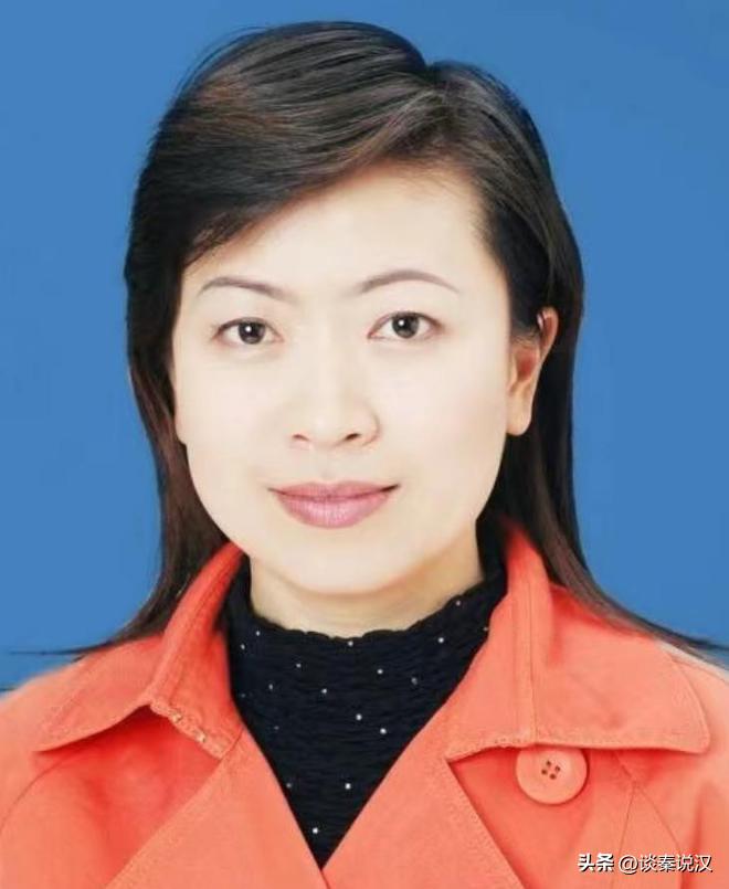 Deng Jie A Corrupt Female Official Is Proficient In The Art Of Power And Sex Trading When She 6428