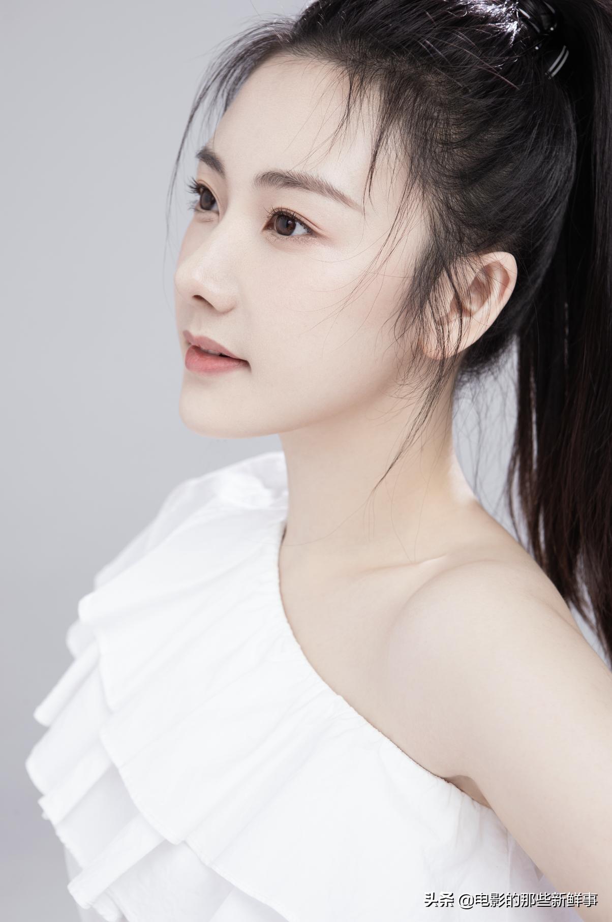 Post-95 beautiful actress Sun Ruoqi's latest photo, fair skin, angelic ...