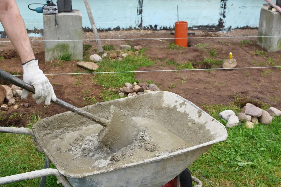 Why do workers add sugar to cement?Is it true that sugar can prevent