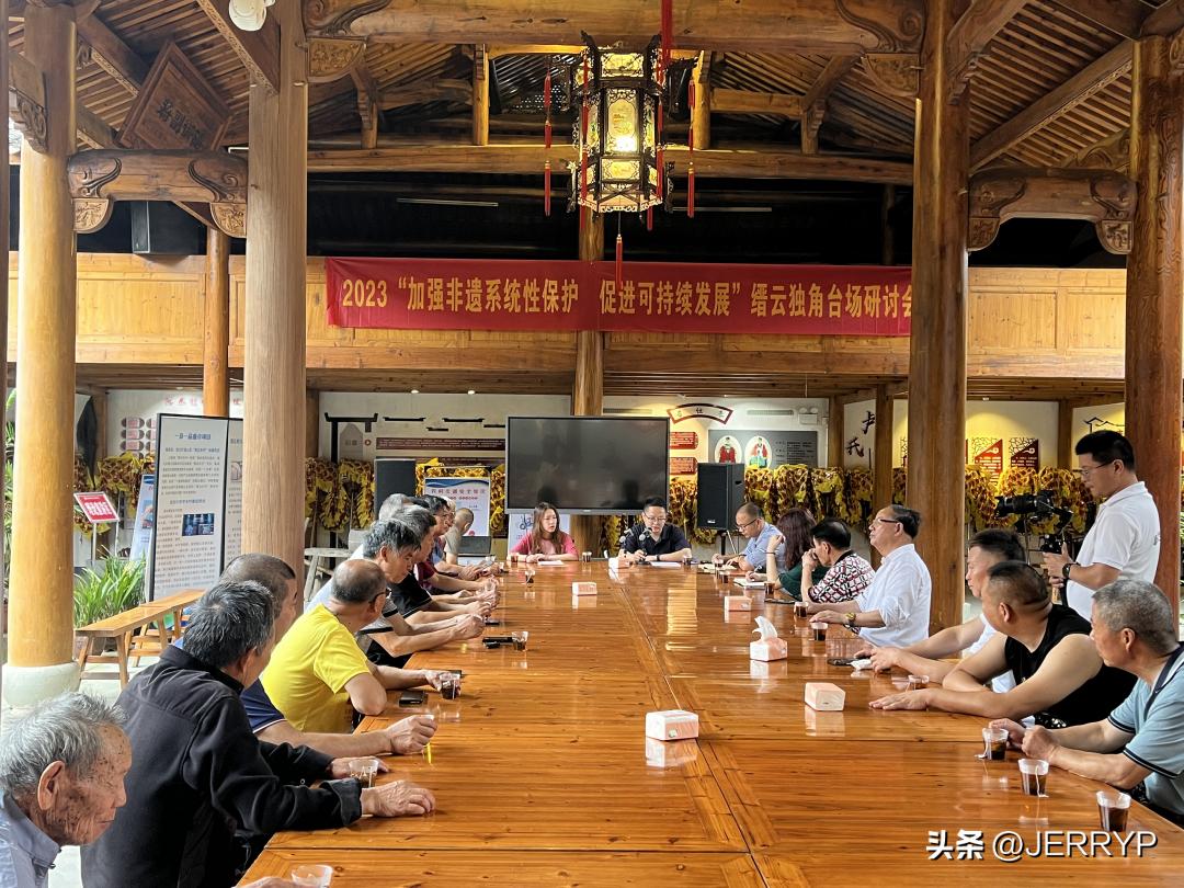 The sound of suona, the clang of drums, and the wonderful performance