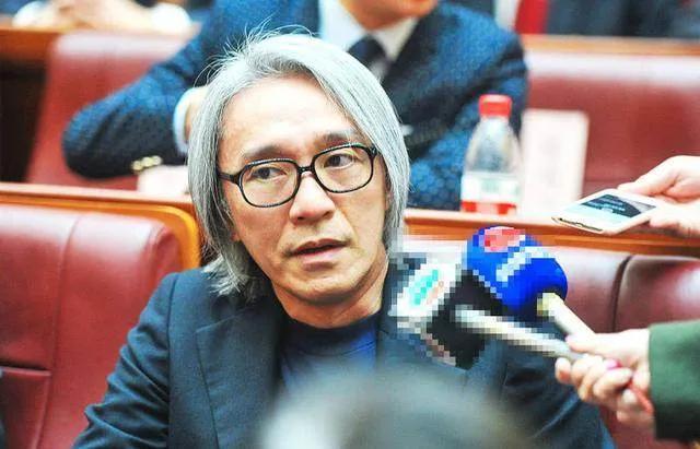Why did Stephen Chow turn white overnight (is the reason for his white hair  donating bone marrow) - iMedia