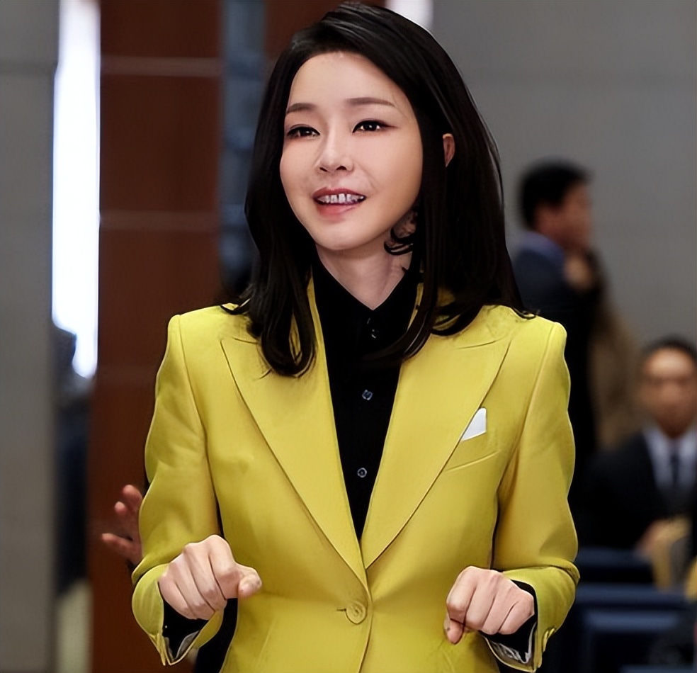 The first lady of South Korea is full of charm, changing her clothes to ...