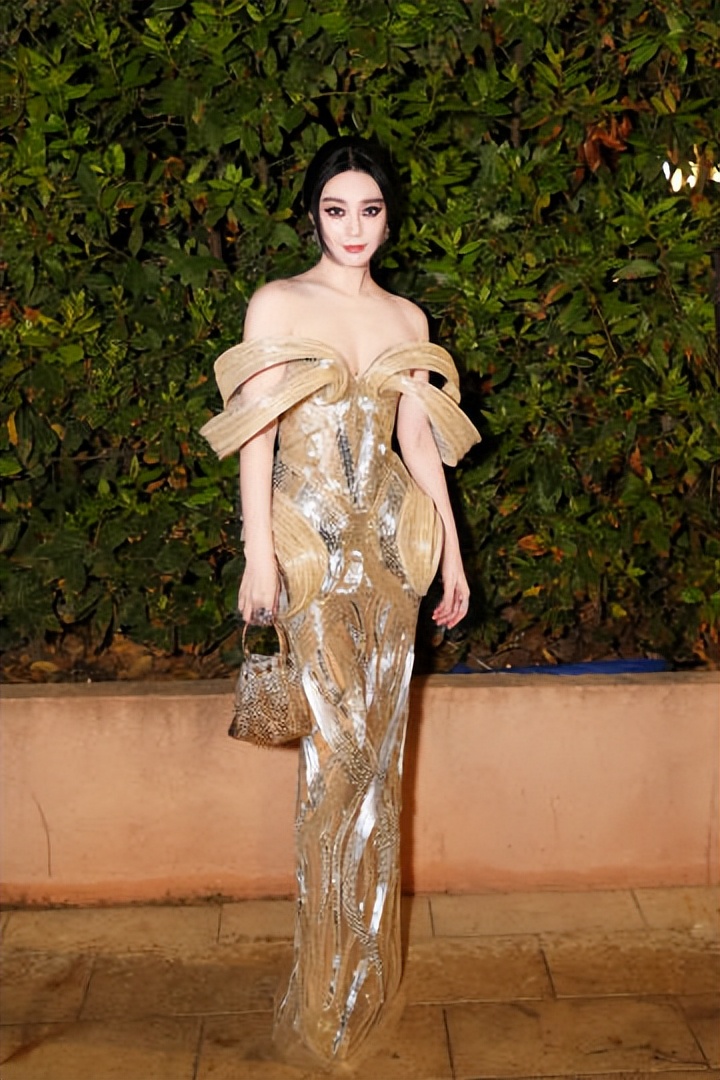 Red carpet killer! Who can not love the gilt goddess iMedia