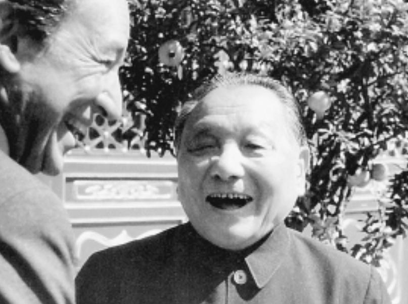 In 1987, Deng Xiaoping pointed to Liu Huaqing and Hong Xuezhi, and ...