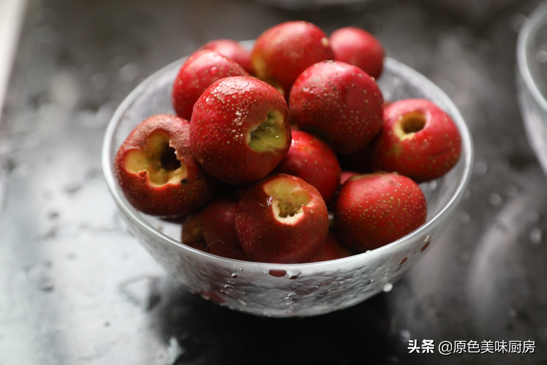 It's the hawthorn haunt season again, teach you to make the simplest hawthorn drink to help