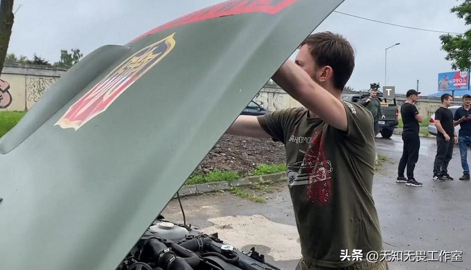 The secondhand pickup trucks in the UK are very popular in Ukraine