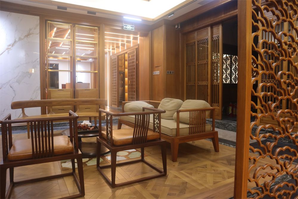 What are the advantages of Burmese teak compared to mahogany? - iMedia
