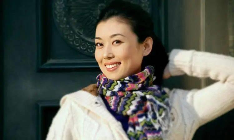 Li Hong Obradin CCTV host Li Hong: Dropped out of school at 14, ran away from marriage ...