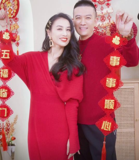 Huang Shengyi and Yangzi wish New Year after the divorce turmoil!With a ...