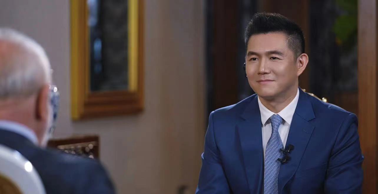 CCTV host Wang Guan first revealed the face of his wife and daughter ...