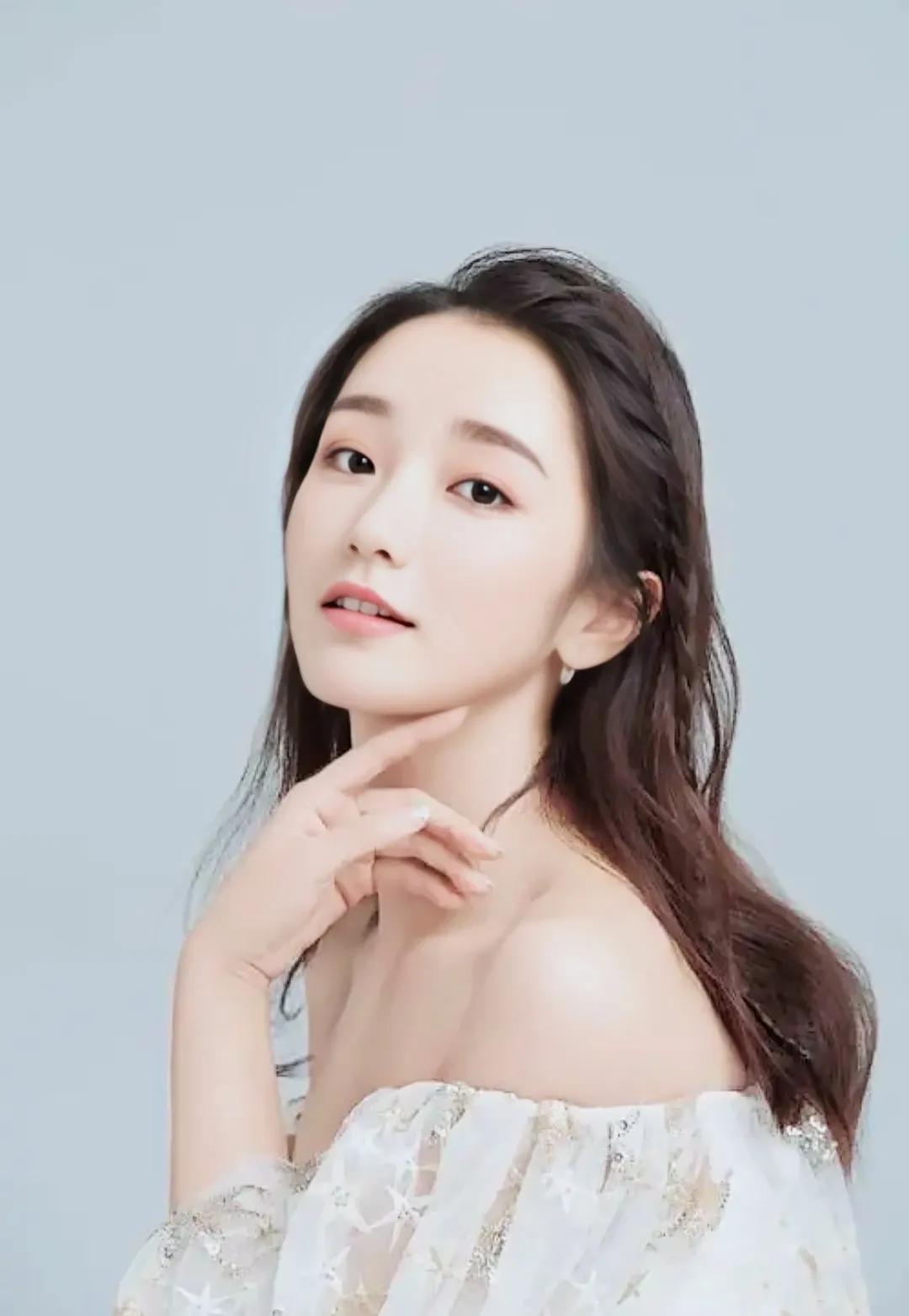 Beautiful actress: Xiao Yan - iNEWS