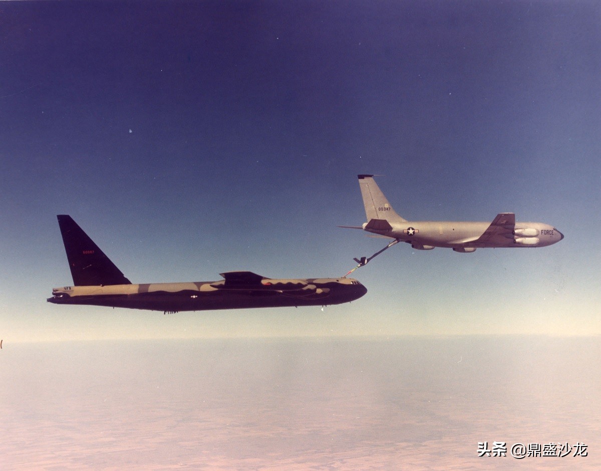 The "Operation Chrome Dome" Of The American B-52 Bomber During The Cold ...