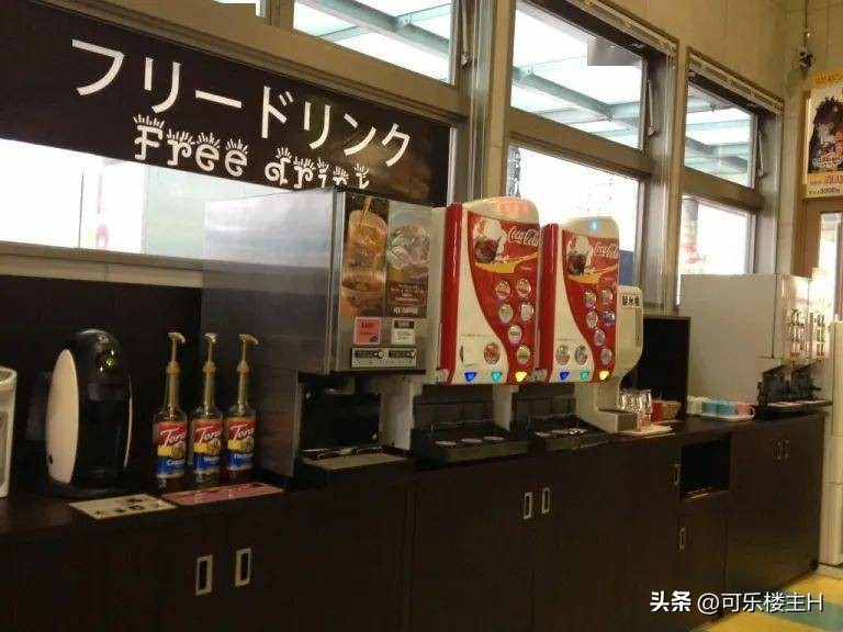 Refugees from Japanese Internet cafes exhausted all their strength just ...