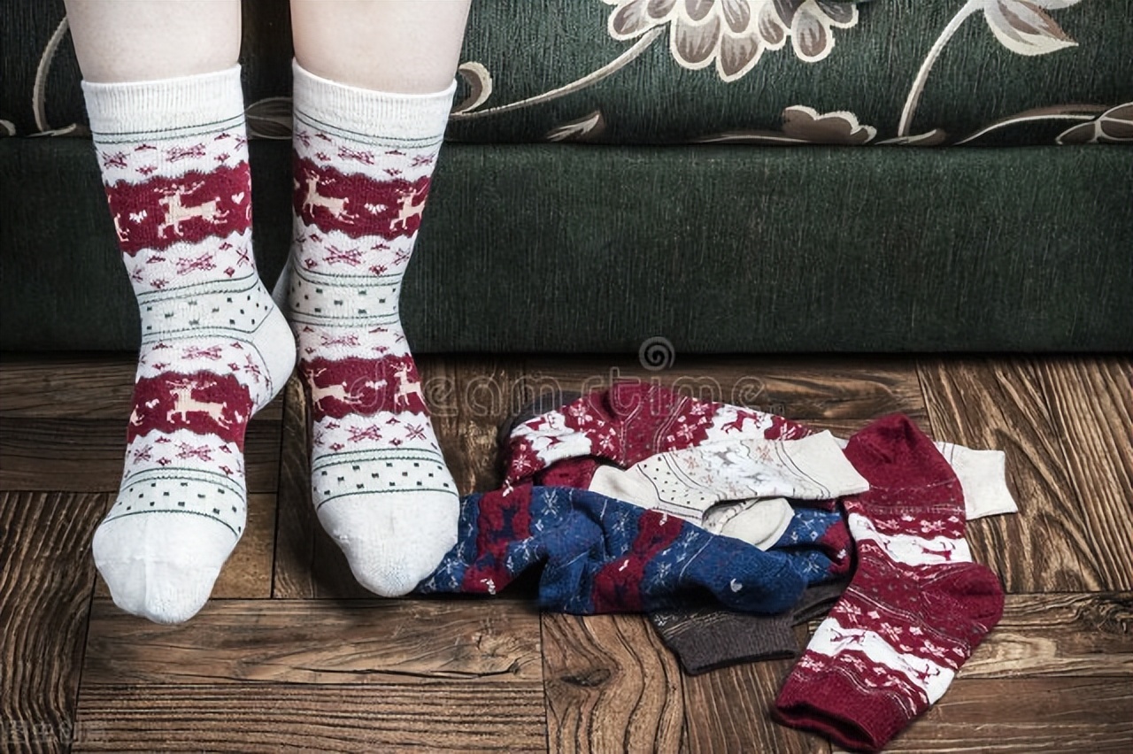 People with insomnia want you to know Wearing socks to sleep may help improve sleep and let you