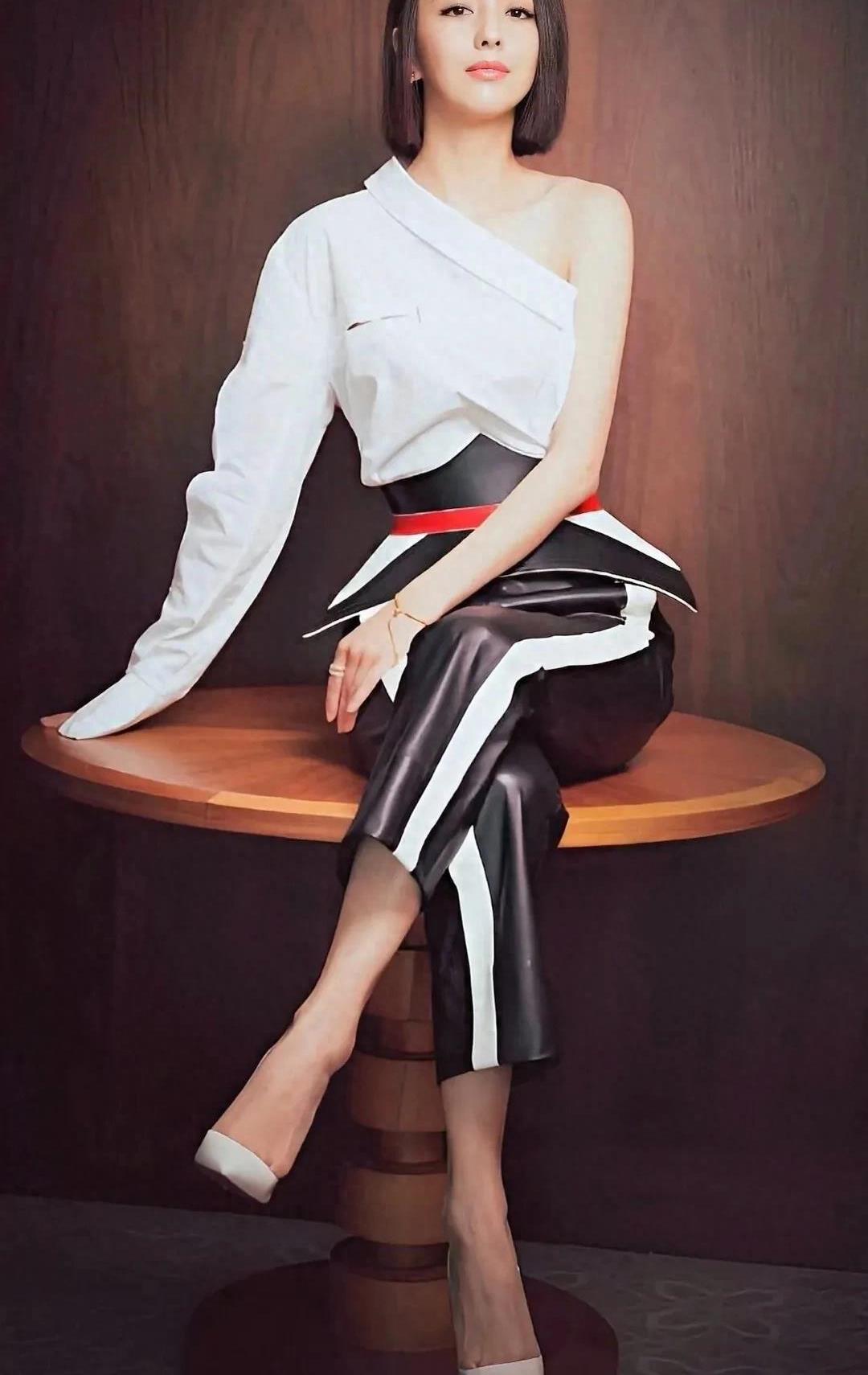 Celebrity Pictures—Issue 766 Tong Li - iMedia