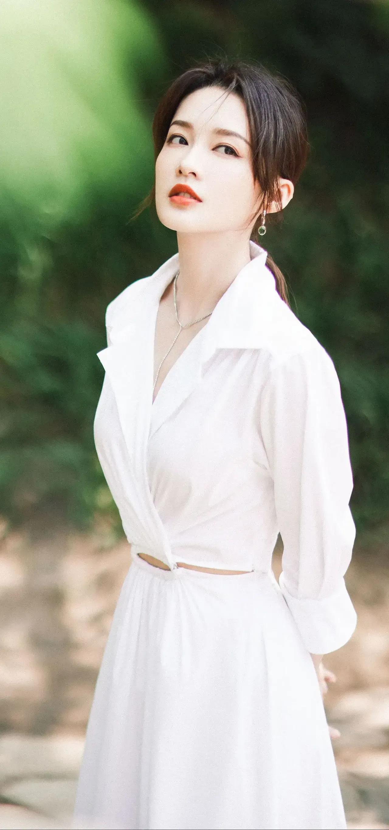 **Elle Brooke'S White Dress Sparks Wimbledon Buzz** - 64c56dx