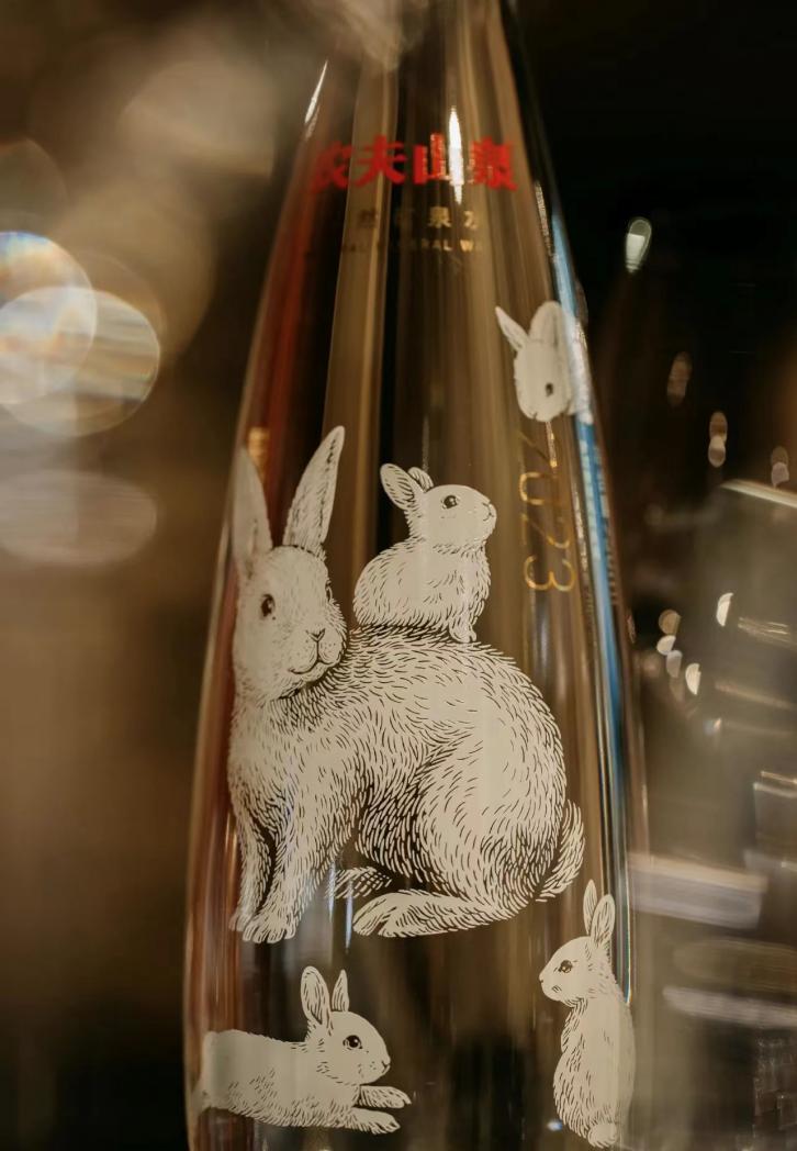 Nongfu Spring's Year of the Rabbit zodiac bottle is here!Netizen: send ...