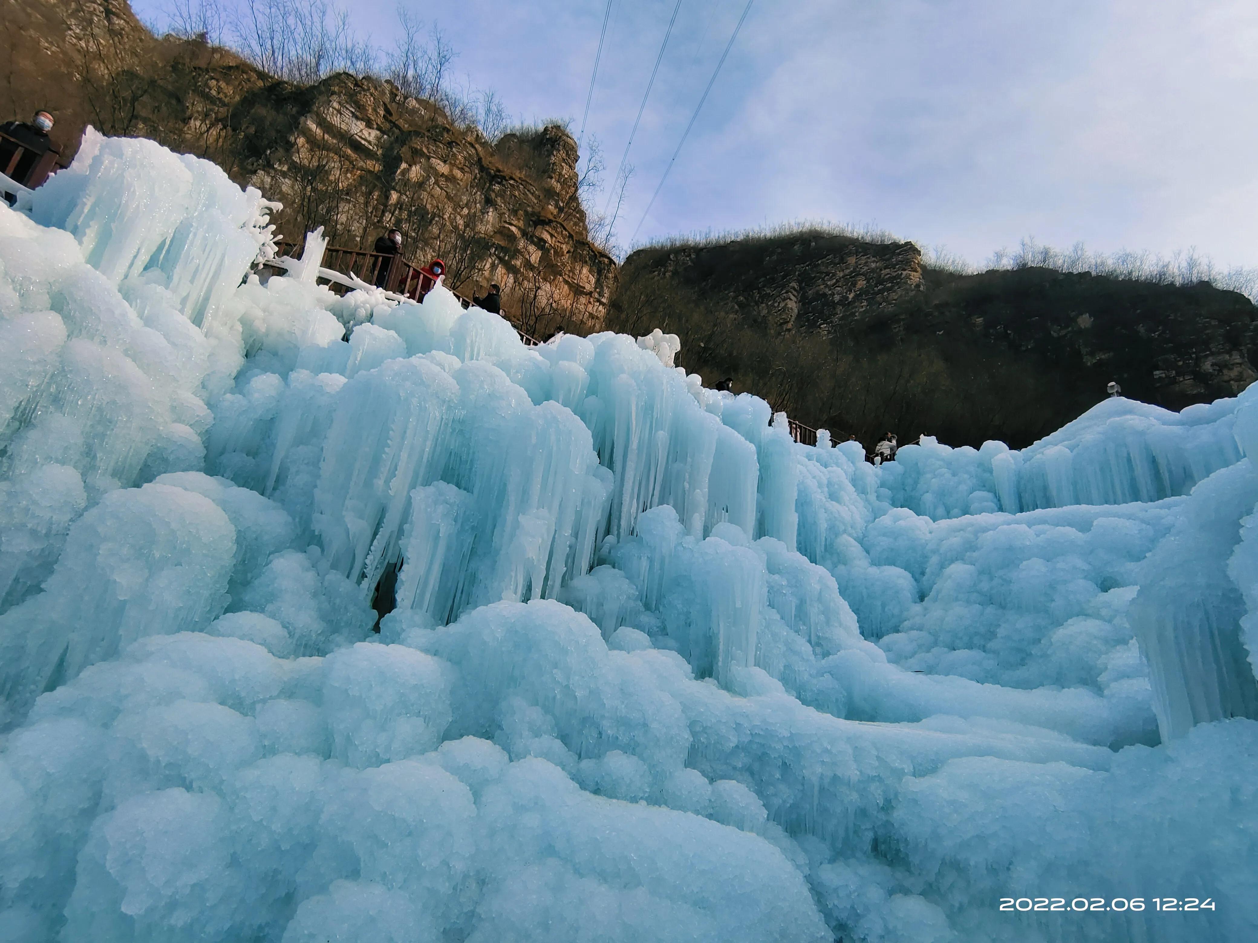 Mancheng Longju Waterfall - iNEWS