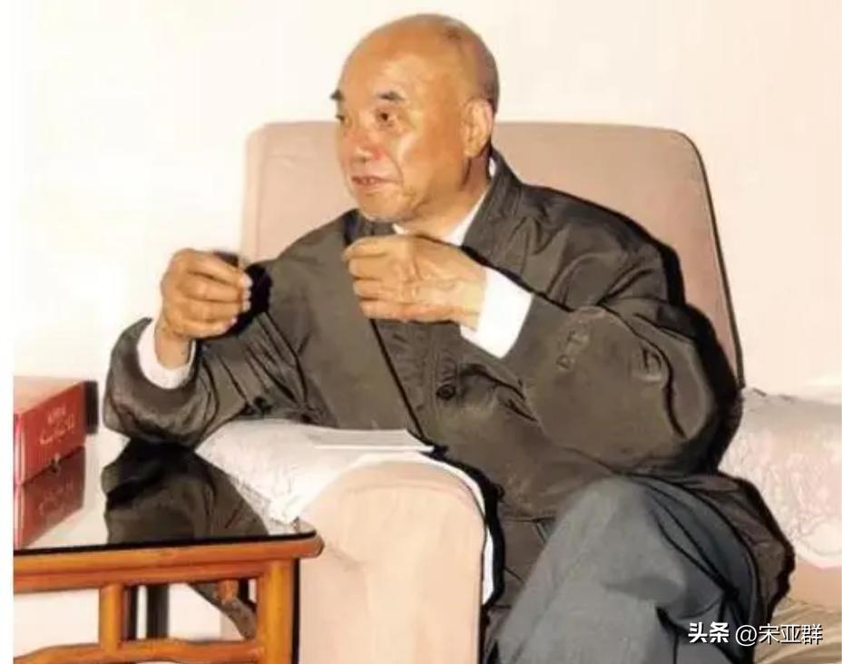 There are generals and major generals among the chiefs of