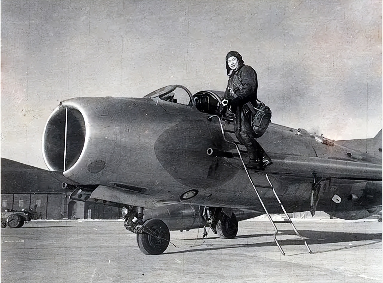 The last pilot to defect: defected to the Soviet Union in a J-6, but ...