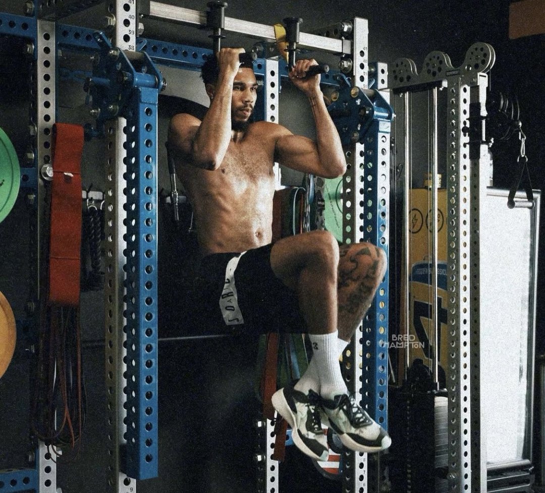 Tatum's latest training photos exposed shirtless, strong and sweaty