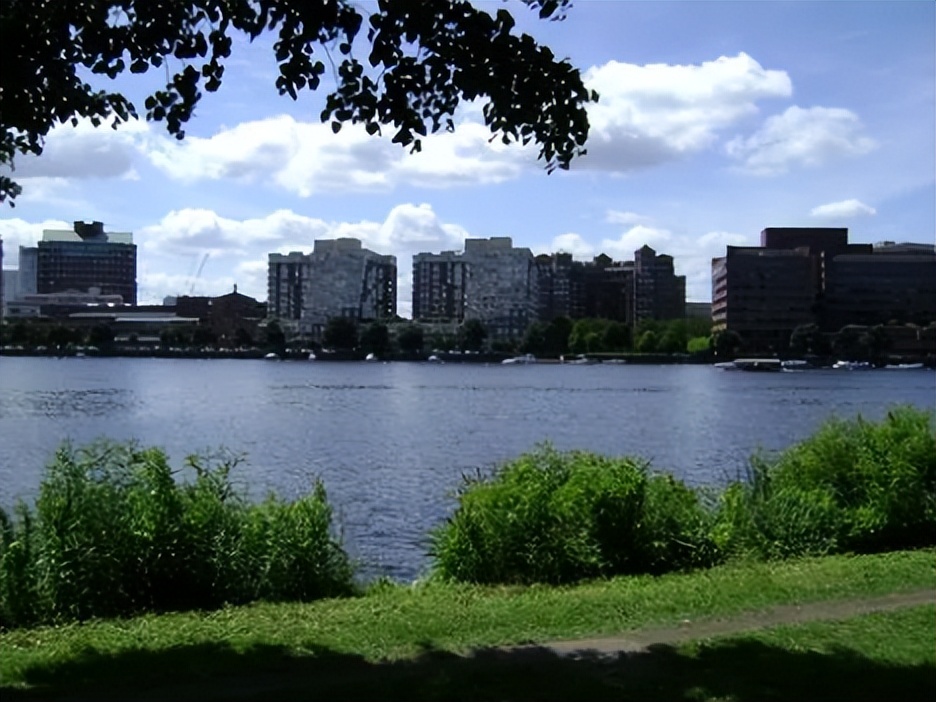 Boston's traditional dress, historical background of the buildings, and ...