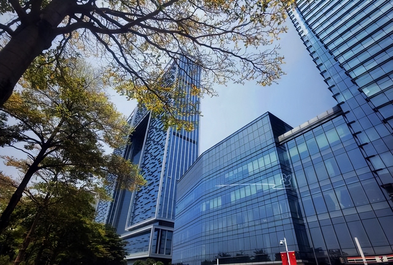 The "littleknown" building on the new central axis of Guangzhou stands