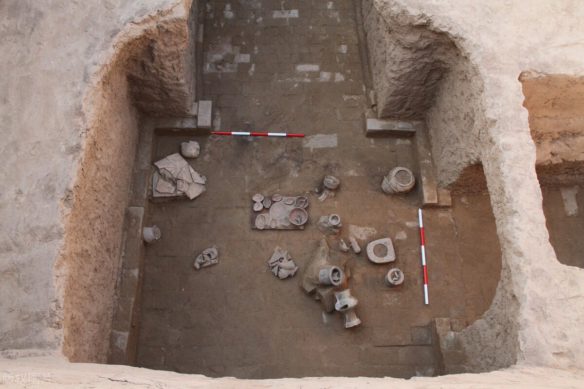 What is the difference and connection between literature and