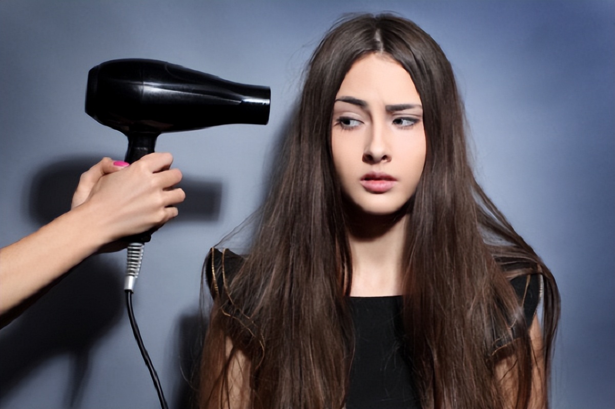 should-you-blow-dry-your-hair-after-washing-or-dry-it-naturally-inews