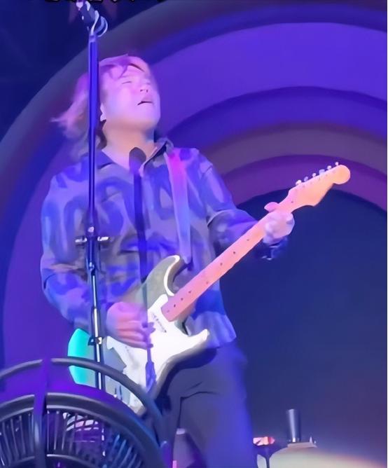 Wu Bai, a good singer who interprets what is called "late bloomer" with