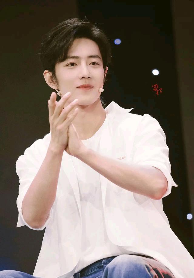 Xiao Zhan gained 20 catties for Guo Jing, with unrestrained long hair