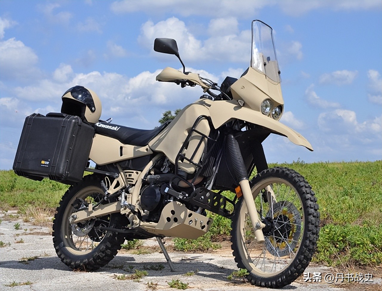Kawasaki M1030 Military Motorcycles Kawasaki M1030, a military motorcycle modified from a civilian