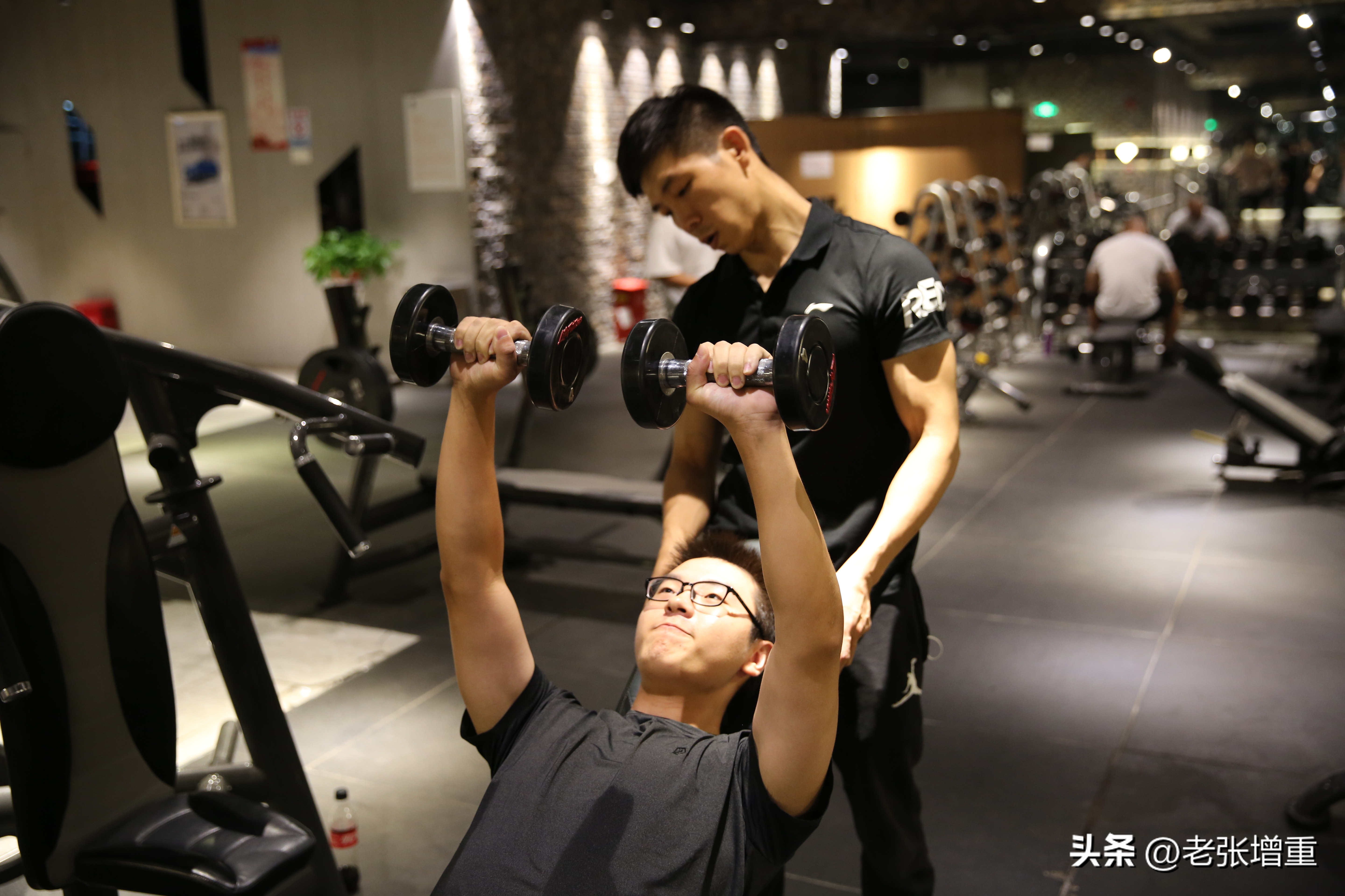 Want to build muscle, do you use heavy weights or light weights for