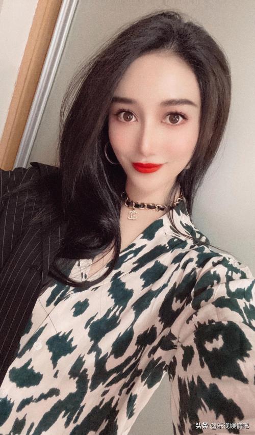 Huang Xiaoming's New Girlfriend, Zhao Shijin, Is 40 Years Old. It Is 