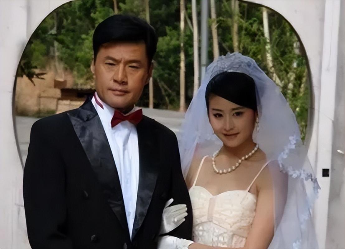 演員于榮光：錢他掙，飯他做，為何到了63歲，妻子堅持要和他離婚 - 資訊咖