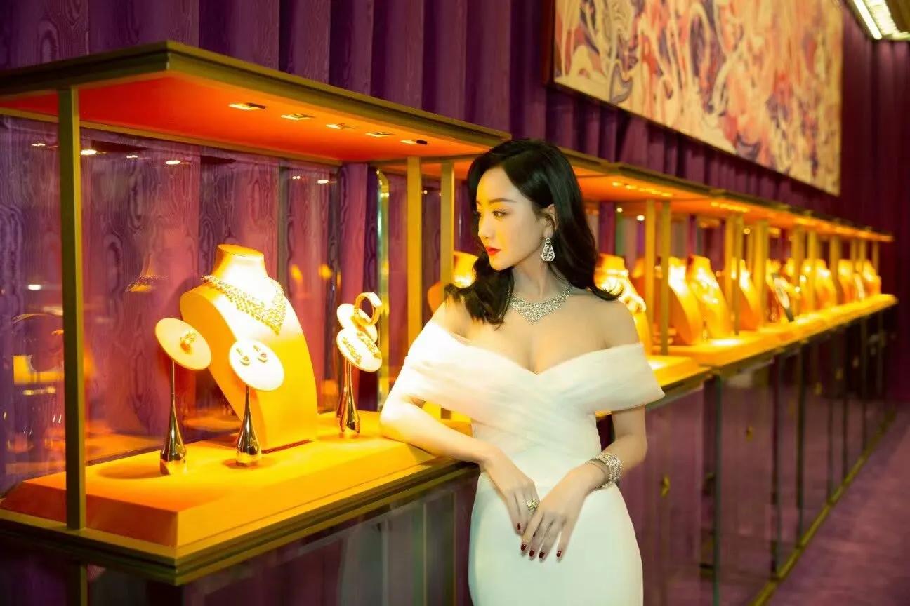 Yang Rong's beautiful photo - iNEWS