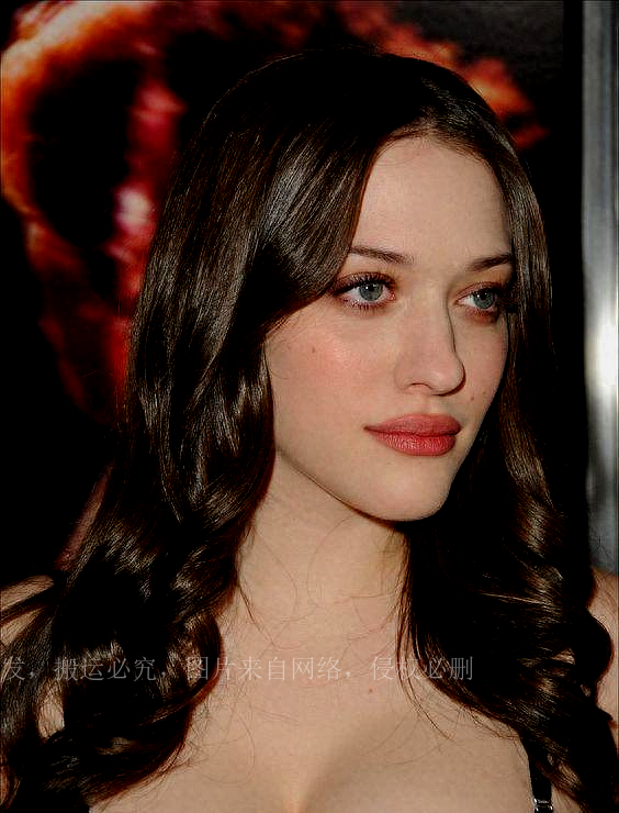 The romance of a sexy Hollywood actress was exposed, with her big