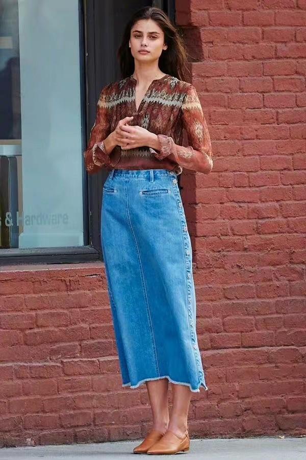 In the early autumn of 2022, the denim skirt is back!Diversified