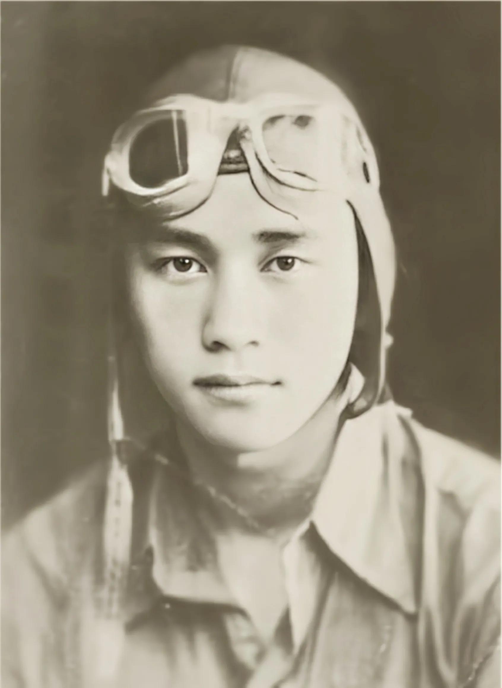 AntiJapanese hero Chen Huaimin At the age of 22, he flew a fighter