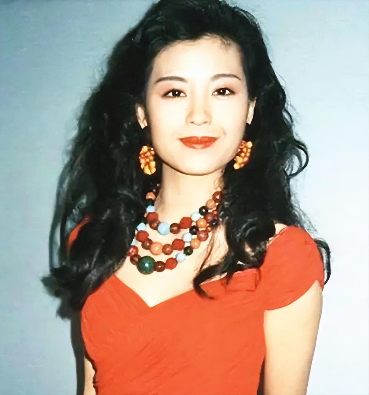 She married a rich man at the age of 21, dated 30 boyfriends, and