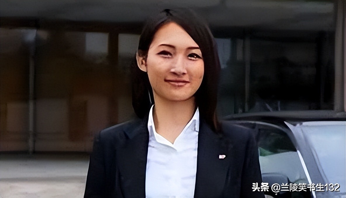 Abe's beauty bodyguard, Moemi Ishida, has served as the bodyguard of