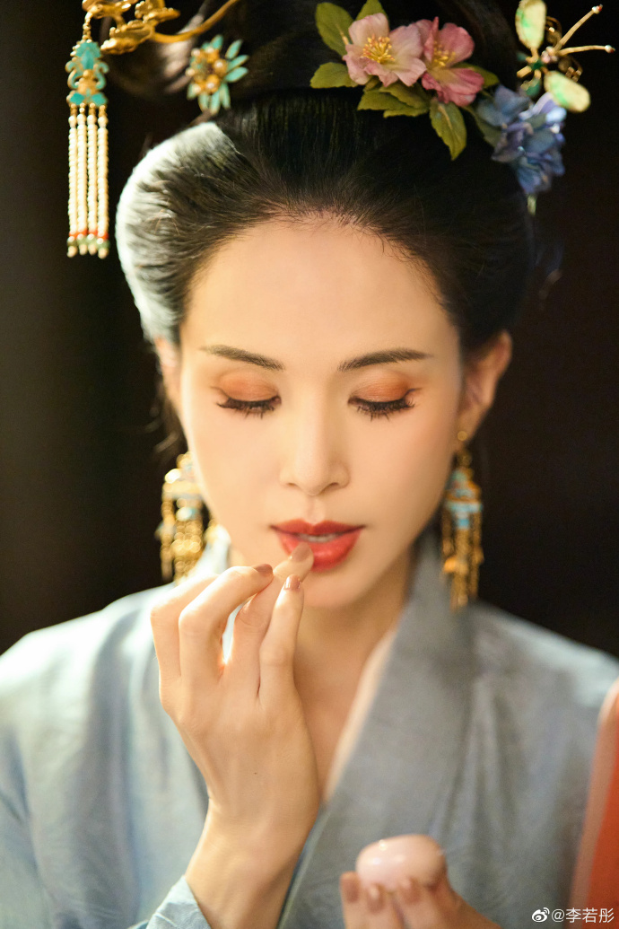 Li Ruotong turned into a lady of the Song Dynasty, so beautiful and ...