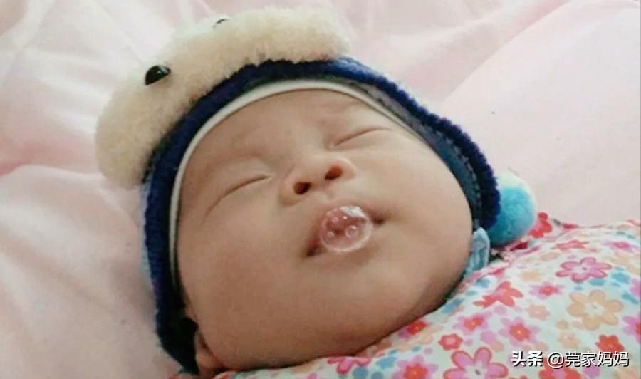 Why do babies blow bubbles?5 reasons why your baby's body is different