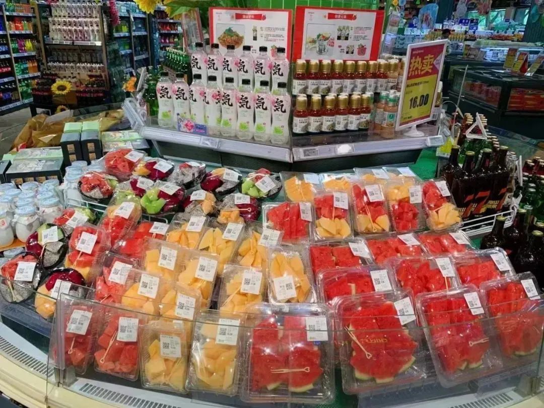 Supermarket fresh cut fruit display appreciation - iNEWS