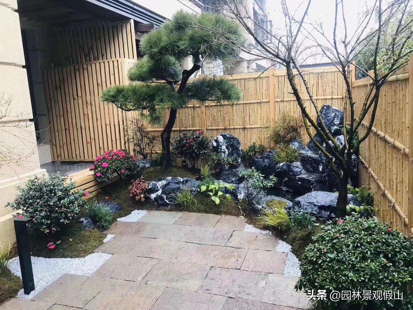 Unique and distinctive courtyard, fish pond, rockery - iNEWS