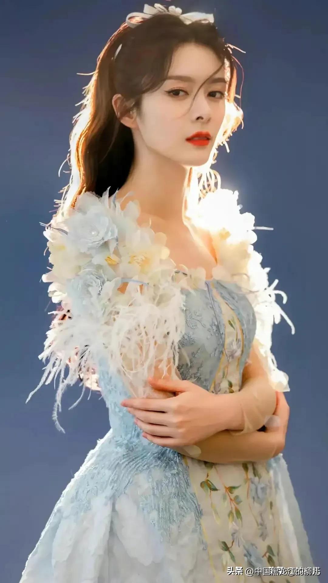 Singer Fu Jing - Stunning Photo - iNEWS